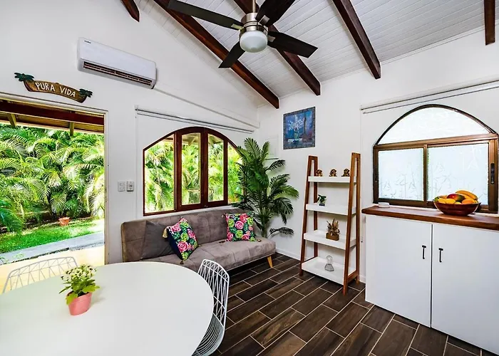 Сasa de vacaciones Couples Tropical Getaway With Pool, Playa *