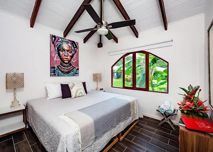 Couples Tropical Getaway With Pool, Playa Potrero (Guanacaste)