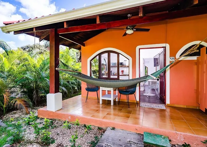 Couples Tropical Getaway With Pool, Playa Сasa de vacaciones